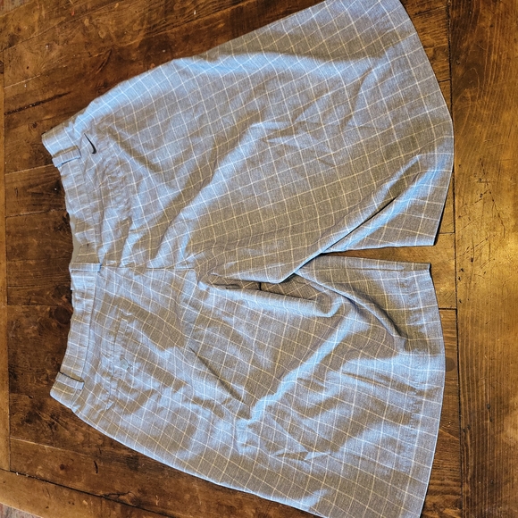 Nike dri fit golf shorts. Sz 36 - Picture 2 of 3